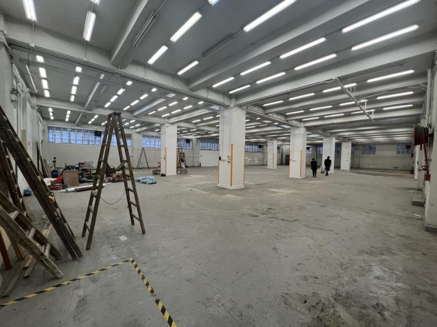 東方工業大廈,罕有地廠,面向葵定路,可入貨車