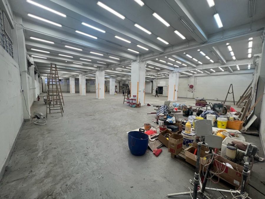 東方工業大廈,罕有地廠,面向葵定路,可入貨車